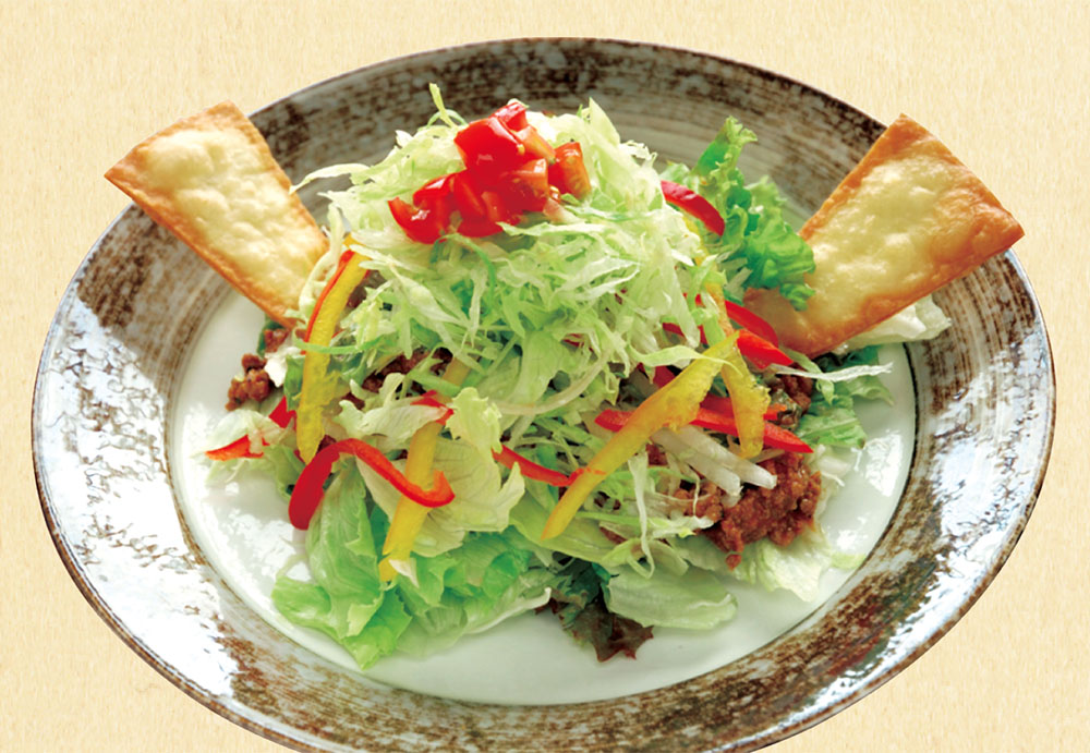 彩り野菜のタコライス風サラダ