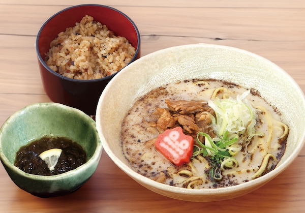 琉球黒マー油拉麺定食